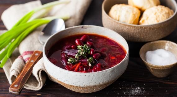 Постный борщ с грибами, фасолью и брокколи